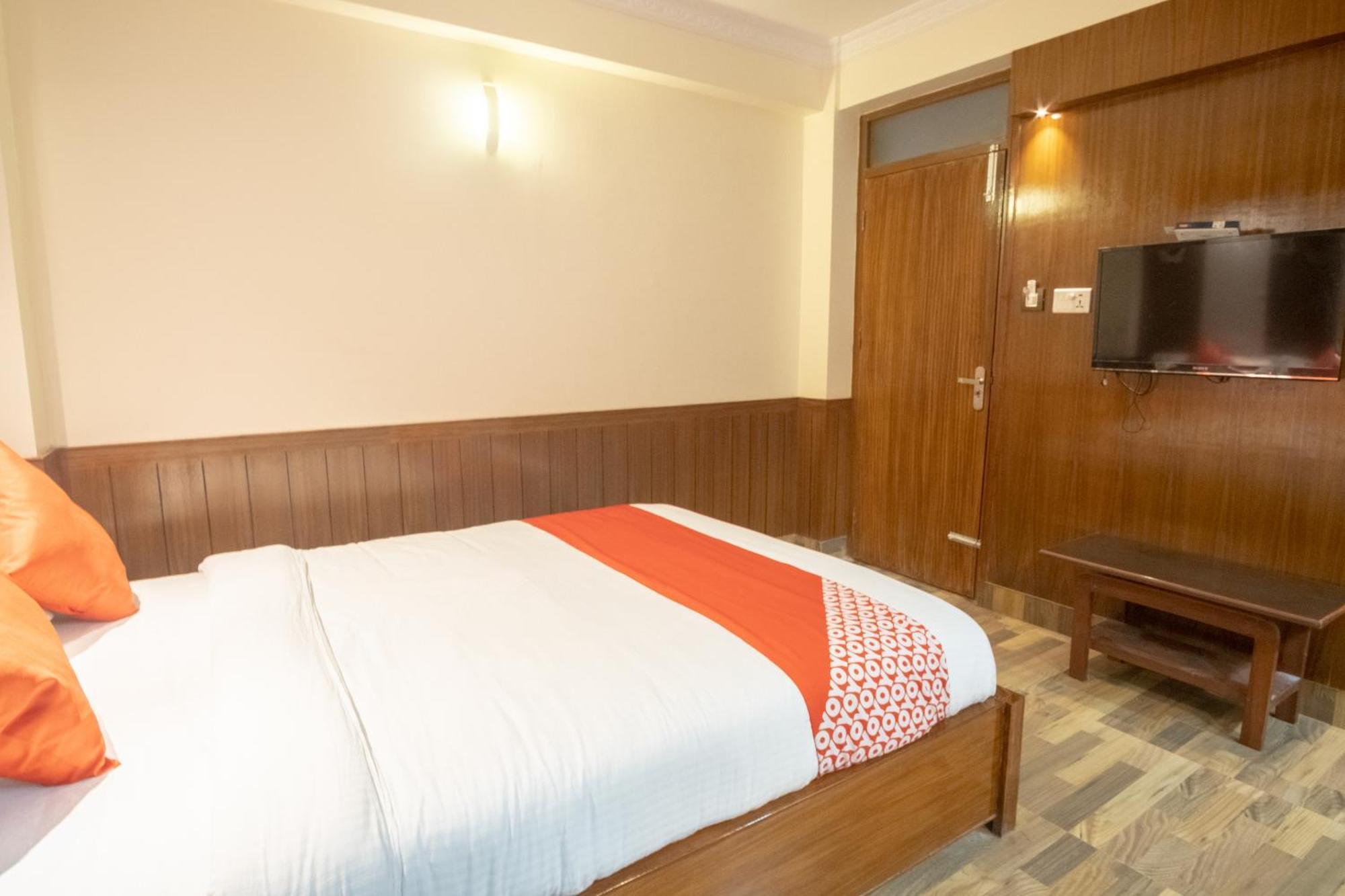 Oyo 304 Hotel Manama Balaju Esterno foto