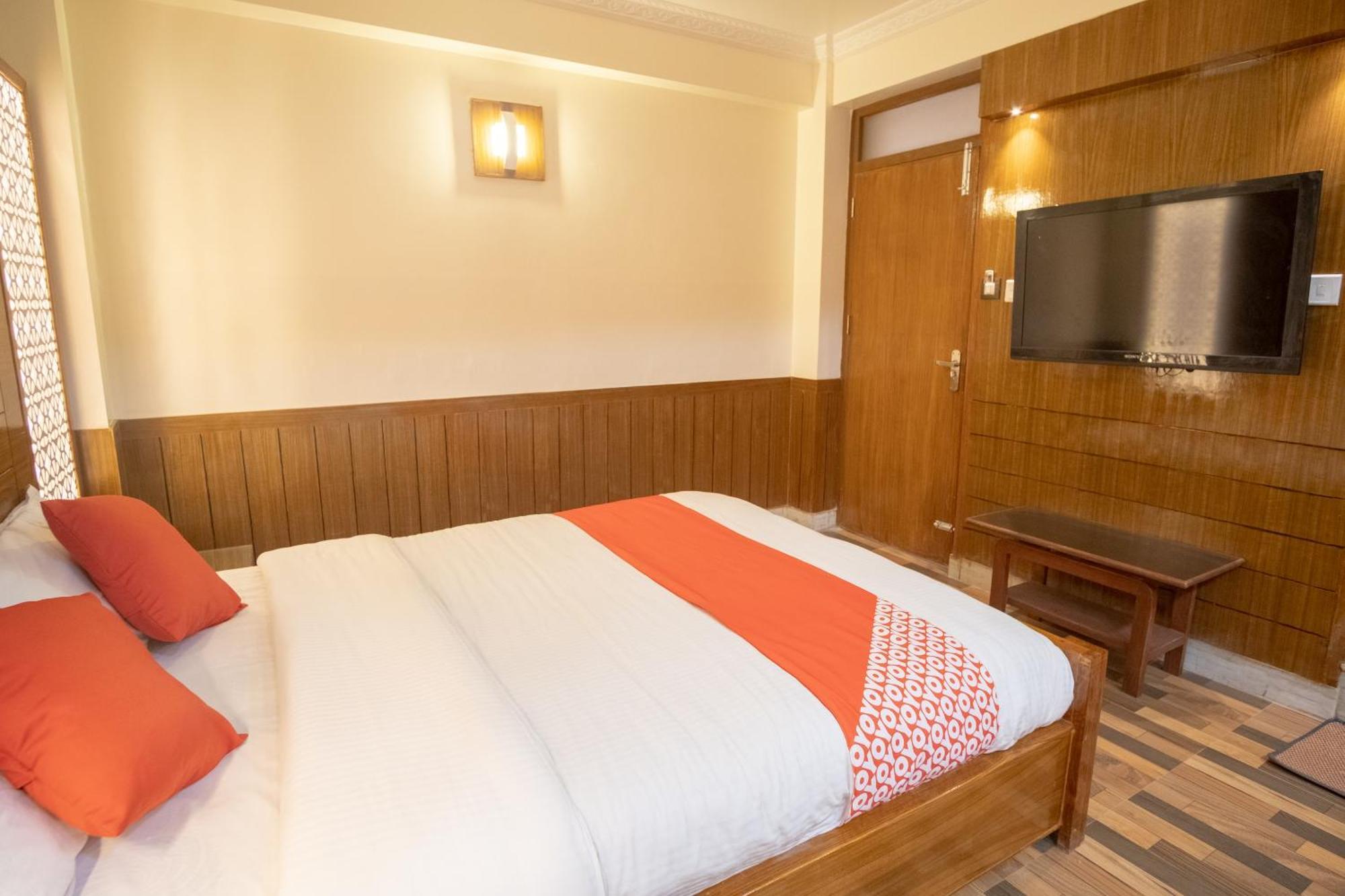 Oyo 304 Hotel Manama Balaju Esterno foto