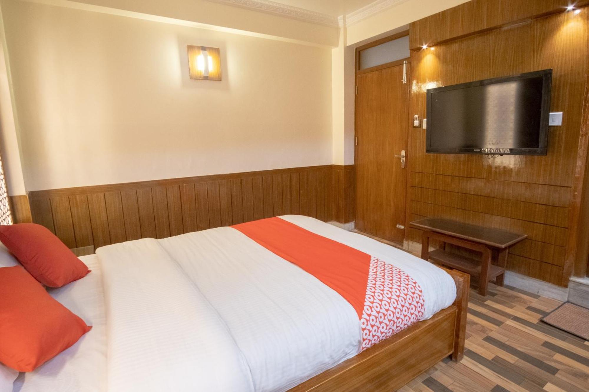 Oyo 304 Hotel Manama Balaju Esterno foto