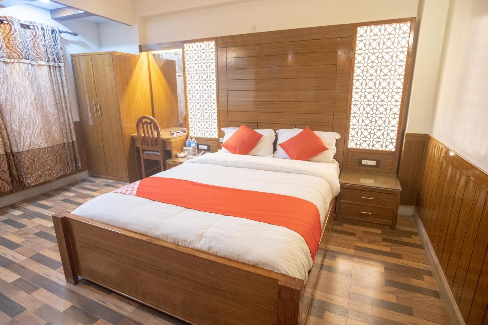 Oyo 304 Hotel Manama Balaju Esterno foto