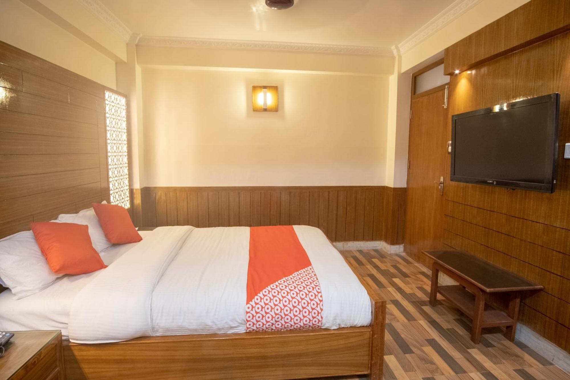 Oyo 304 Hotel Manama Balaju Esterno foto