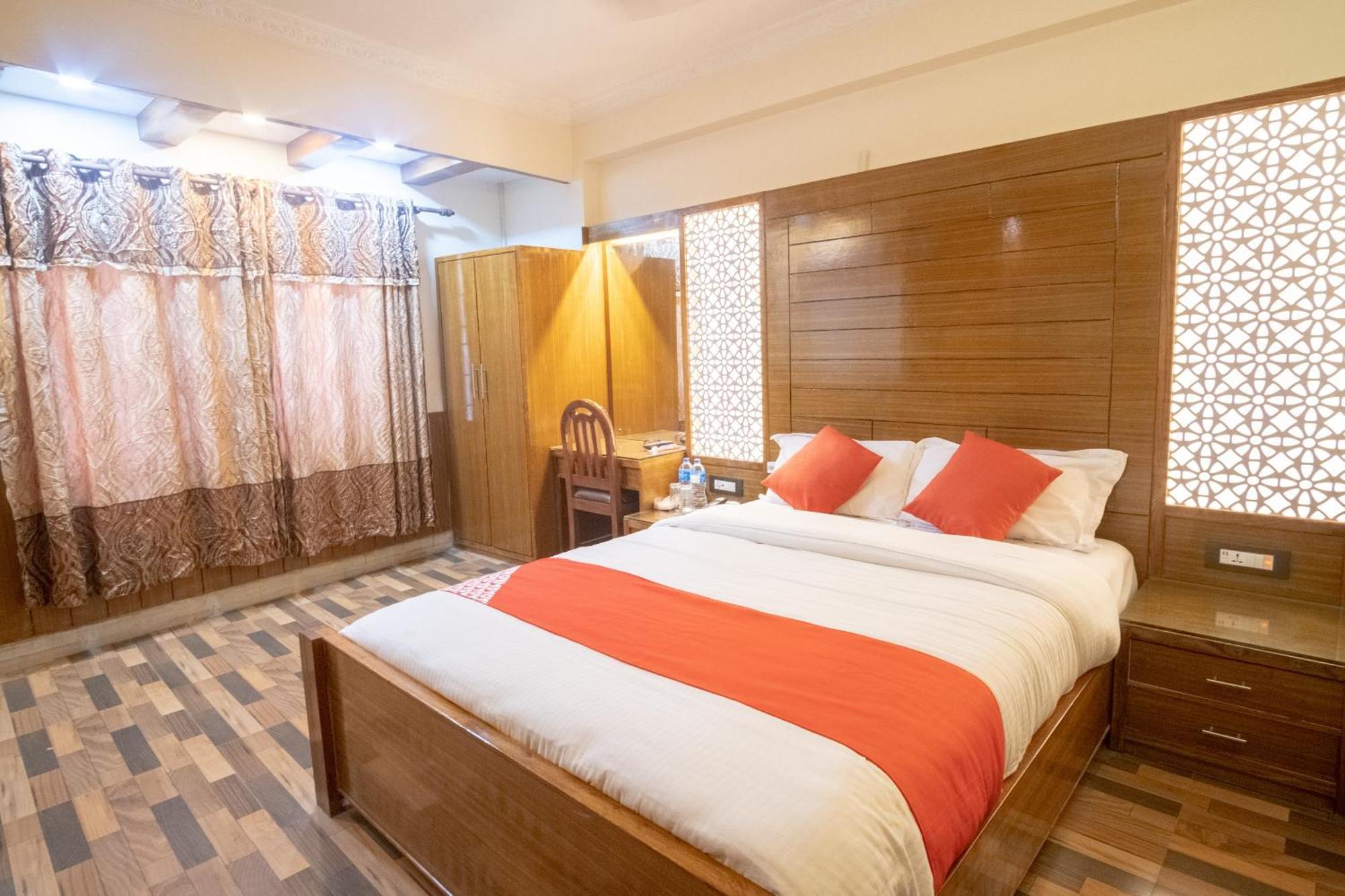 Oyo 304 Hotel Manama Balaju Esterno foto