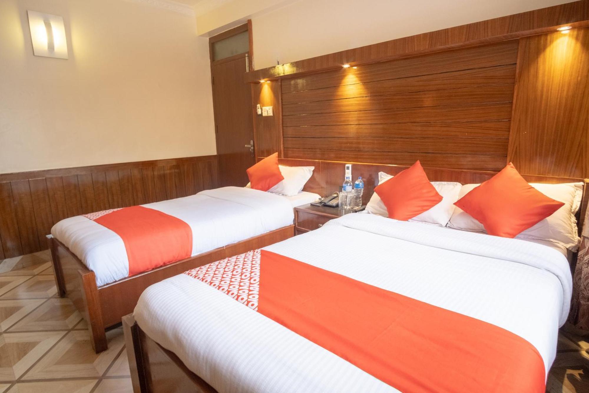Oyo 304 Hotel Manama Balaju Esterno foto