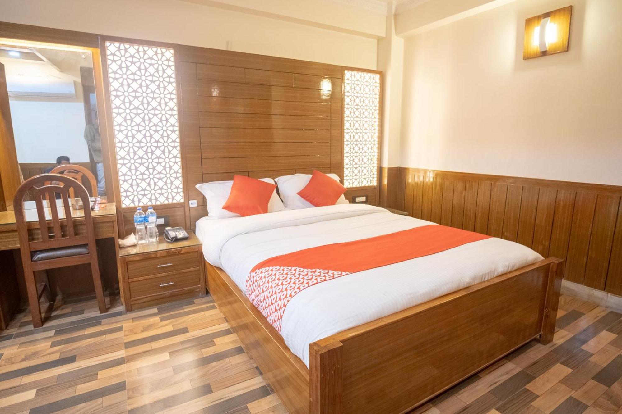 Oyo 304 Hotel Manama Balaju Esterno foto