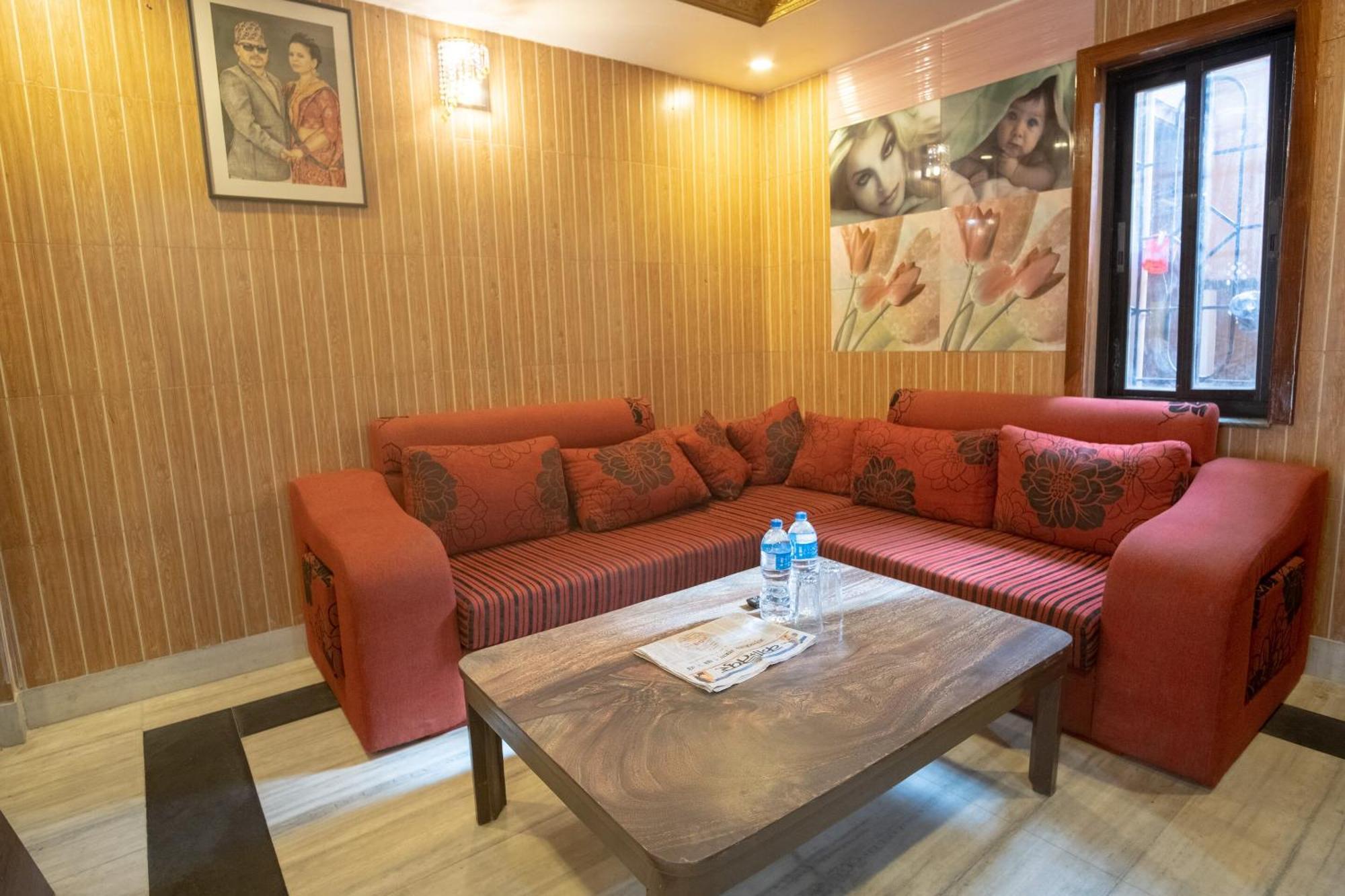 Oyo 304 Hotel Manama Balaju Esterno foto