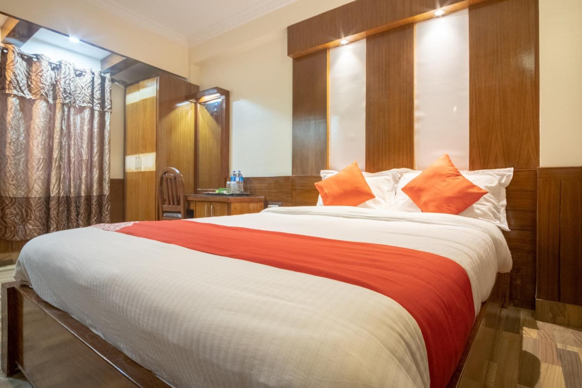 Oyo 304 Hotel Manama Balaju Esterno foto