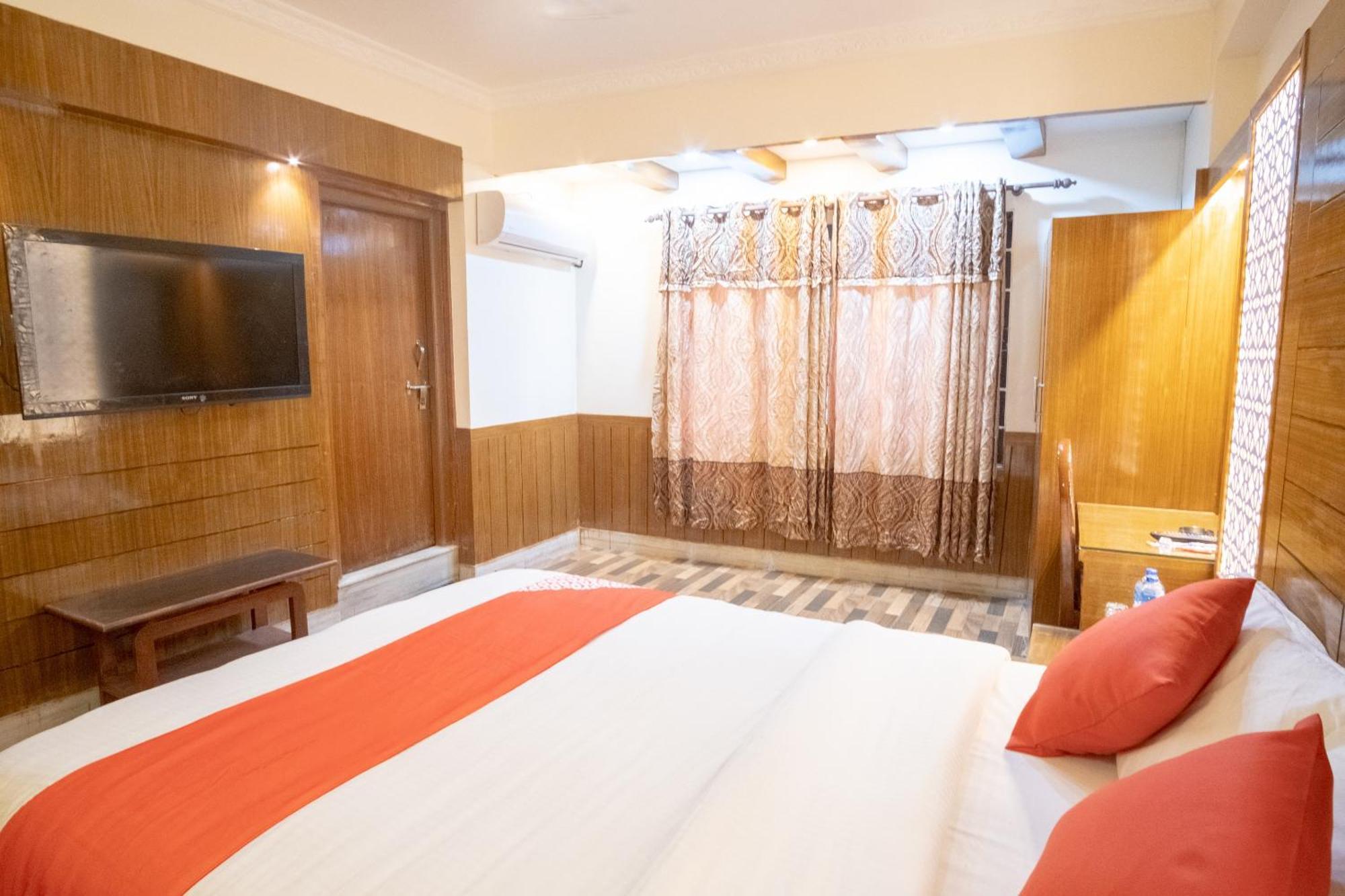 Oyo 304 Hotel Manama Balaju Esterno foto