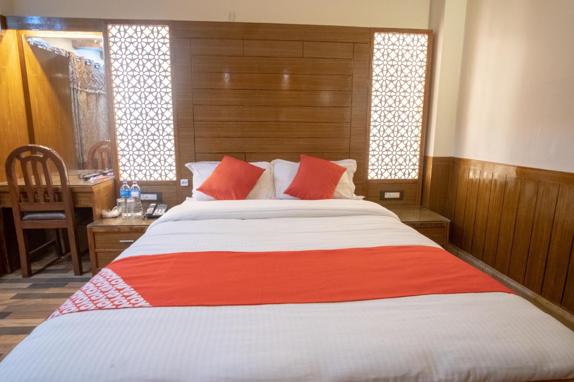 Oyo 304 Hotel Manama Balaju Esterno foto