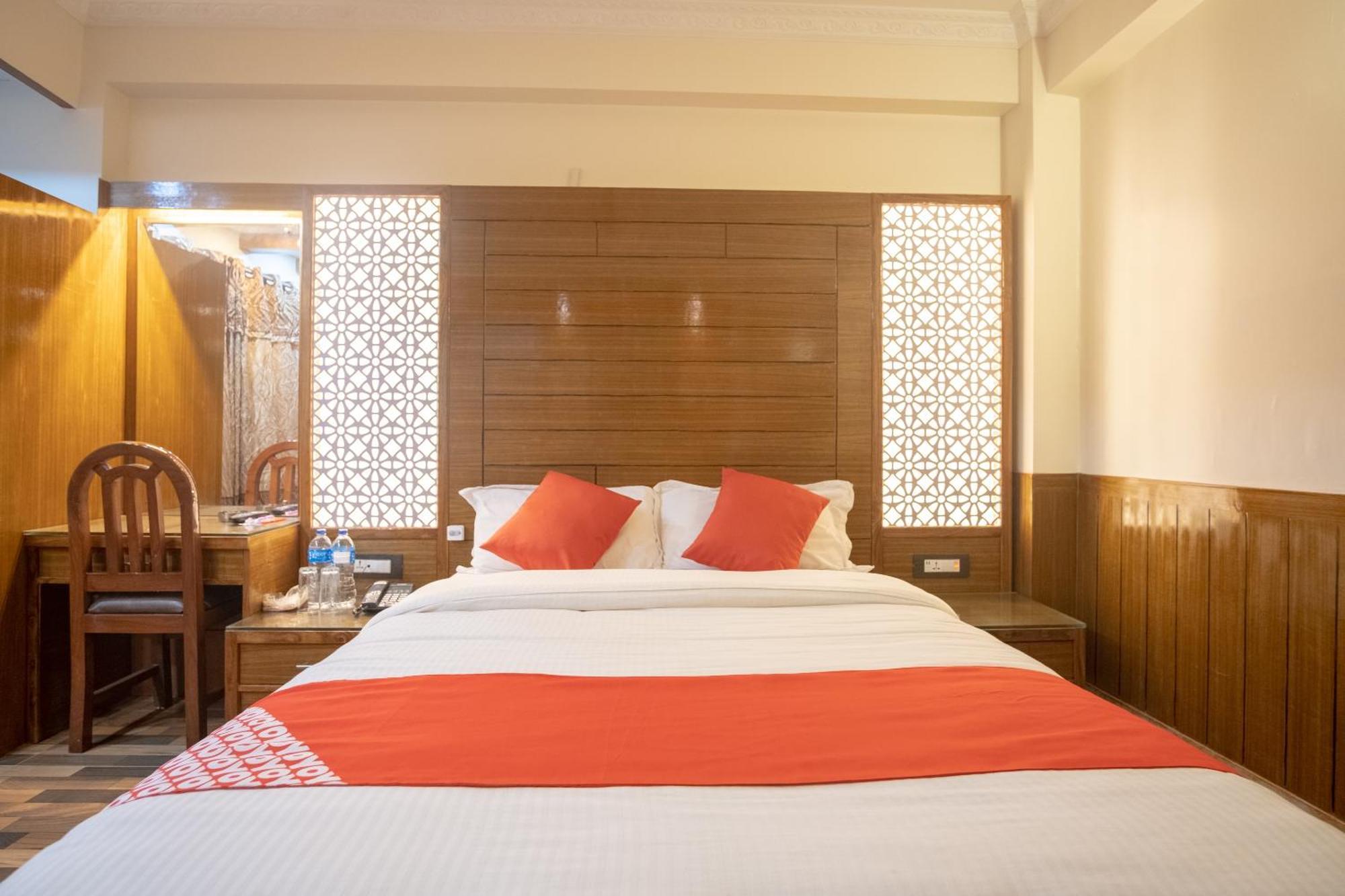 Oyo 304 Hotel Manama Balaju Esterno foto